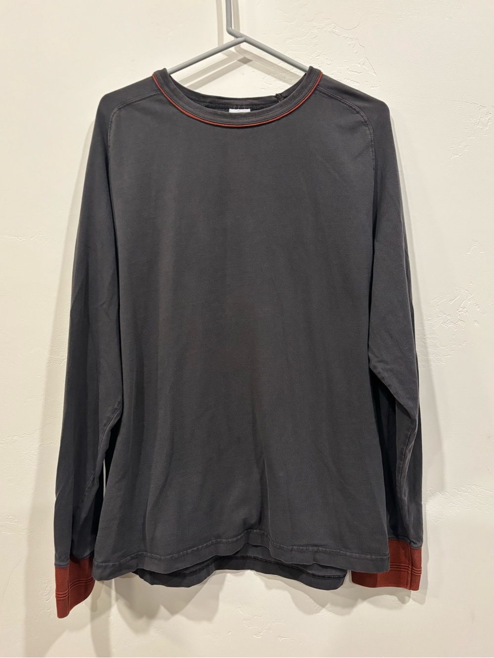 Old Navy Men's Long-Sleeve Crewneck Shirt in Charcoal with Rust Accents